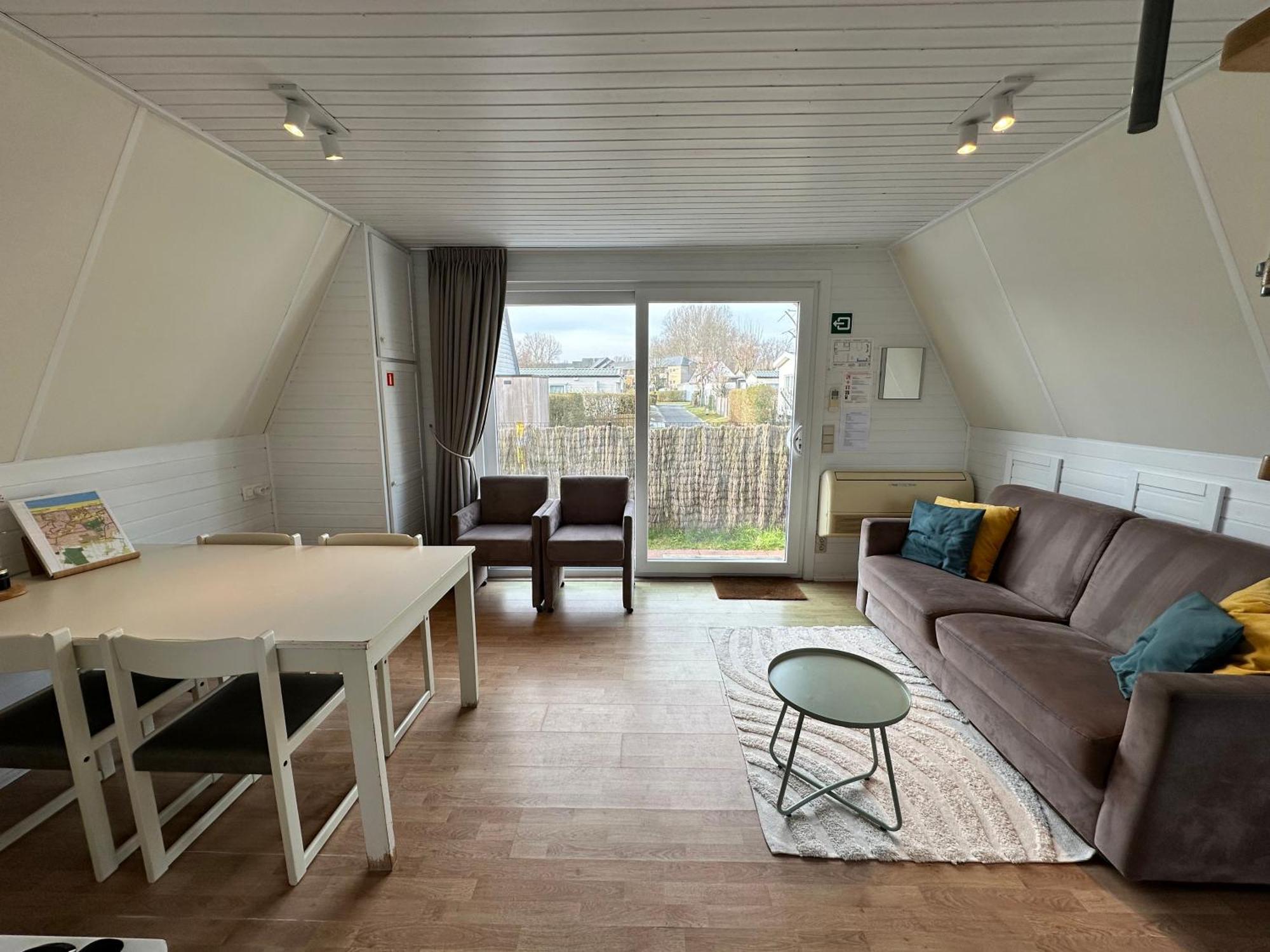 Gezellige Chalet In Nieuwpoort - Opkuis Inbegrepen In De Prijs Oostduinkerke Exterior photo